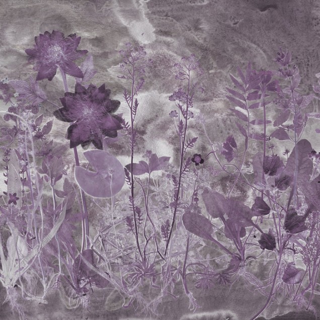 Wallpaper cu motive florale delicate în nuanțe de violet