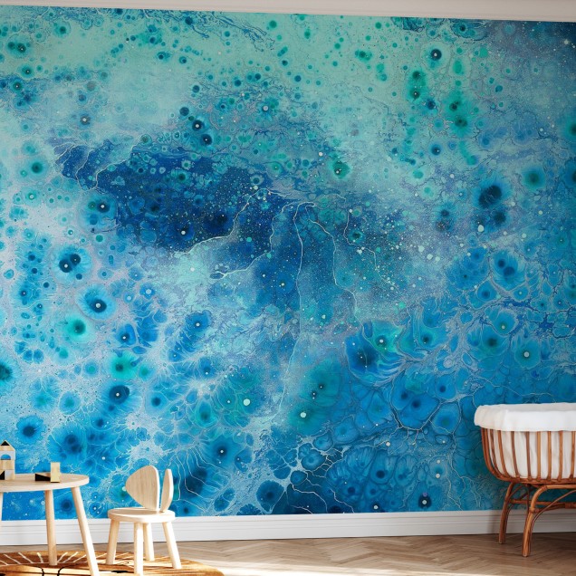Aura Super Nova, un tapet cu o nuanță de albastru abstract, vibrant și luminos, perfect pentru a crea o oază de calm în spațiul dumneavoastră.