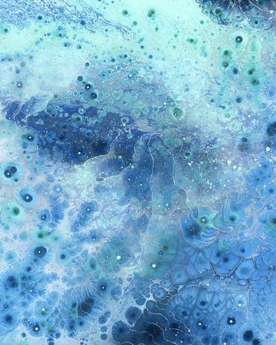 Aura Super Nova, un tapet cu o nuanță de albastru abstract, vibrant și luminos, perfect pentru a crea o oază de calm în spațiul dumneavoastră.