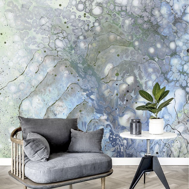 Tapet abstract Aura Moon cu nuanțe de albastru și verde, ideal pentru living, dormitor sau birou.