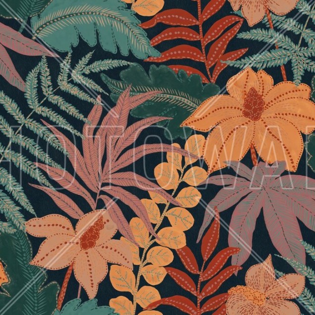 Tapet cu design floral tropical, cu frunze tropicale si flori portocalii, pe un fond albastru inchis