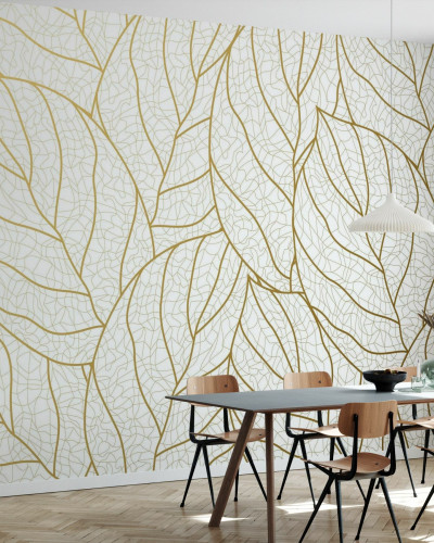Tapet Gradient Gold Leaves cu frunze aurii pe un fundal alb, in interiorul unei camere moderne