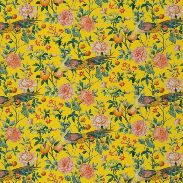 Tapet cu pauni și flori delicate, design vibrant pe fundal galben