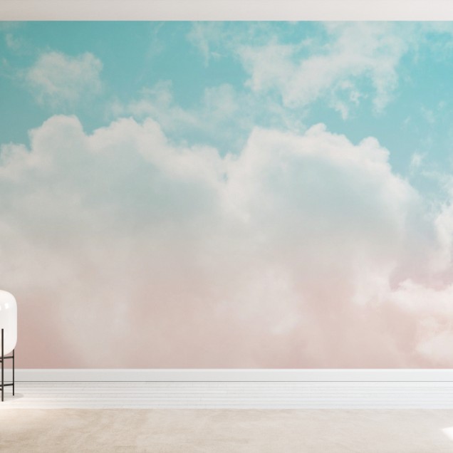 Imaginea prezintă un dormitor modern cu un wallpaper  care are un design cu nori pufoși pe un cer pastelat.