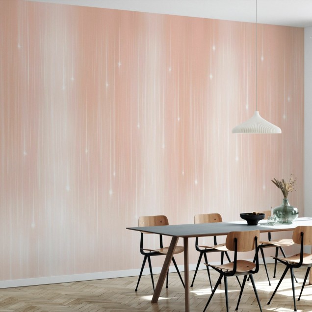 Tapet Starfall, Peachy cu design modern, în tonuri de piersică pal, cu linii verticale fine și steluțe delicate.