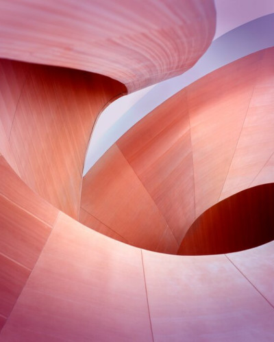 Tapet Wooden Curves - Design abstract cu curbe elegante, perfect pentru living, dormitor sau hol.