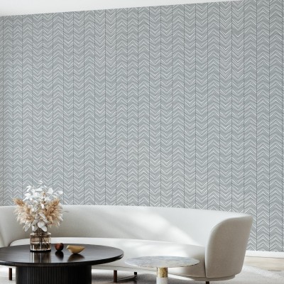 Tapet Herringbone, negru, cu model geometric, aplicat pe un perete într-un interior modern.