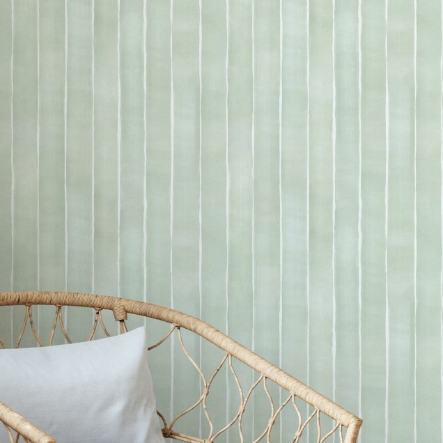 Tapet cu dungi fine, albe pe un fond verde deschis - Tracing Stripes - Verde.