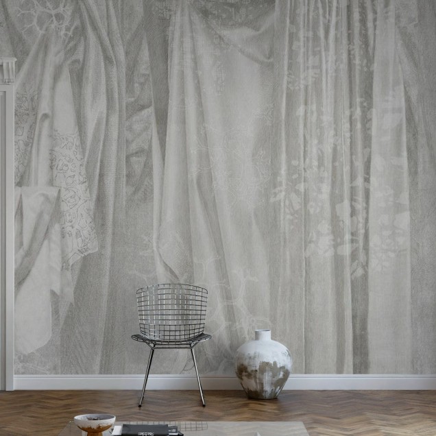 Imagine cu Draperiile argintii, un wallpaper elegant cu design minimalist, aplicat pe peretele din living.