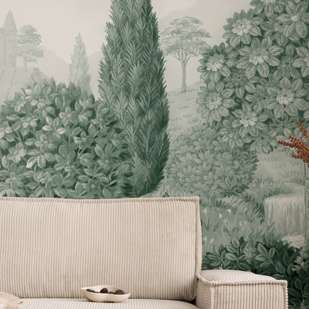 Tapet cu design toscan, Tuscan Splendor, Green - Panorama. Prezinta un peisaj cu palmieri, flori si un conac in tonuri de verde si gri.