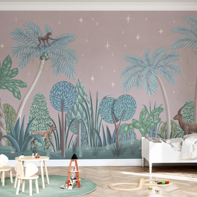 Tapet Nightfall Garden II, roz, cu design panoramic, prezentând o grădină luxuriantă, plină de palmieri, plante tropicale și animale adorabile.