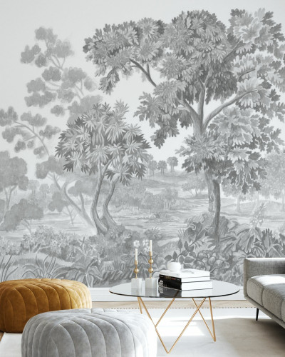 Tapet Old Forest, Timeless Grey cu un design minimalist inspirat de natură. Tapetul este prezentat într-un living modern cu o canapea gri, o măsuță de cafea din sticlă și o plantă verde.