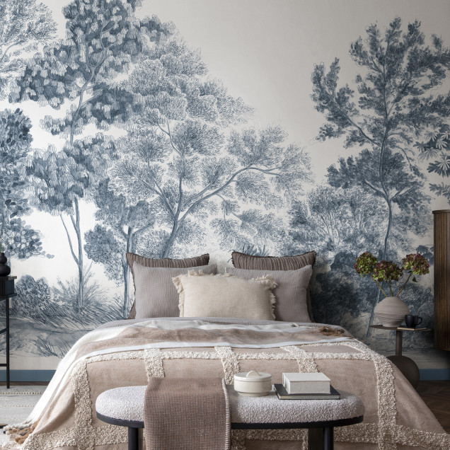 Tapet cu design minimalist, albastru pal, cu arbori, perfect pentru dormitor.