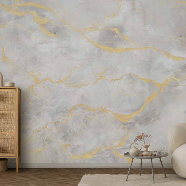 Fototapet cu design marmorat alb cald într-un living elegant
