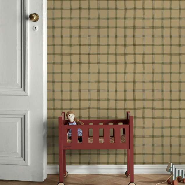 Fototapet cu model gingham în nuanțe de măsliniu și bej într-o cameră de copii