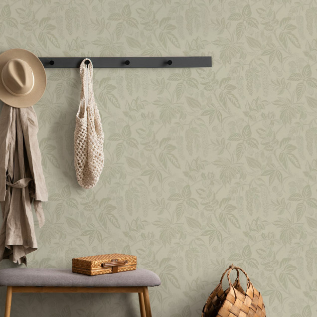 Fototapet cu model floral verde pal într-un living elegant