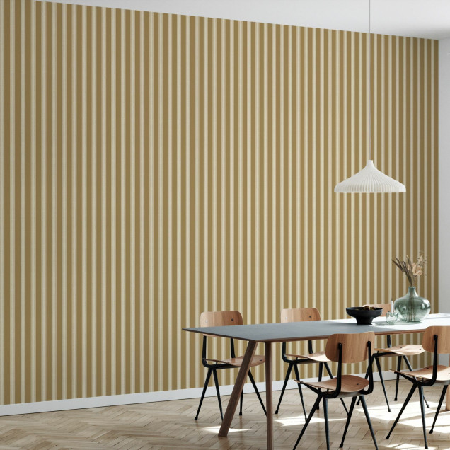 Fototapet cu dungi ocru într-un interior elegant