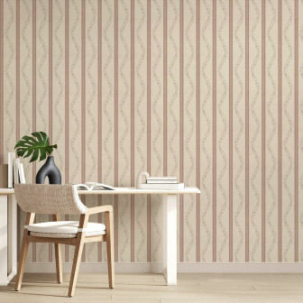 Tapet floral cu dungi roz și crem într-un interior modern