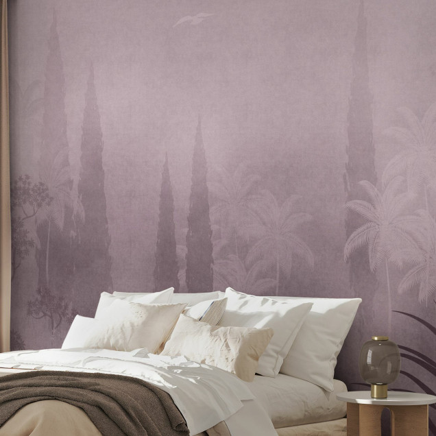 Fototapet cu design floral mov într-un dormitor