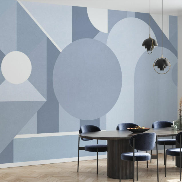 Fototapet cu model geometric albastru deschis într-un living modern