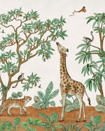 Fototapet cu animale în junglă: girafă, tigru, lemurieni și păsări exotice într-un decor tropical.