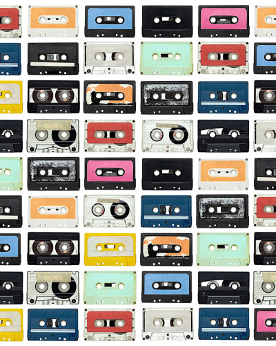 Tapet cu design vintage de casete audio.