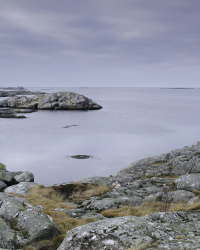 Tapet foto cu design minimalist, Soft Rocks surprinde frumusețea unui peisaj nordic.