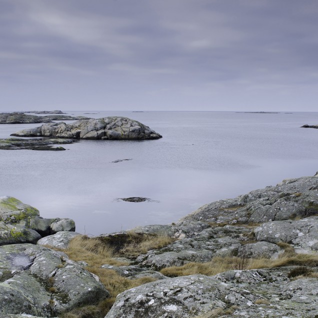 Tapet foto cu design minimalist, Soft Rocks surprinde frumusețea unui peisaj nordic.