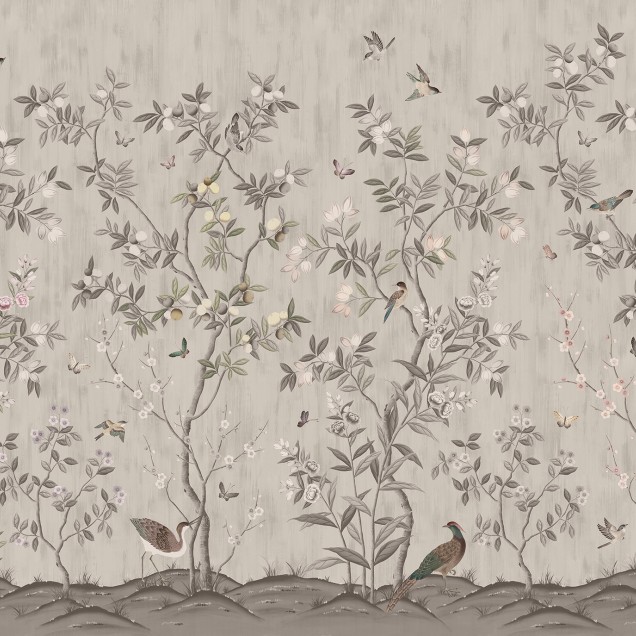 Tapet floral vintage, Chinoiserie Chic, Powder Beige, cu design floral luxuriant și delicat în nuanțe de bej, perfect pentru decorarea dormitorului.