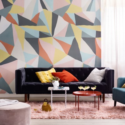 Tapet geometric retro cu forme geometrice, culori vibrante și forme unice. Tapetul poate fi aplicat în orice cameră, fie că este vorba de o cameră de zi, dormitor sau birou.