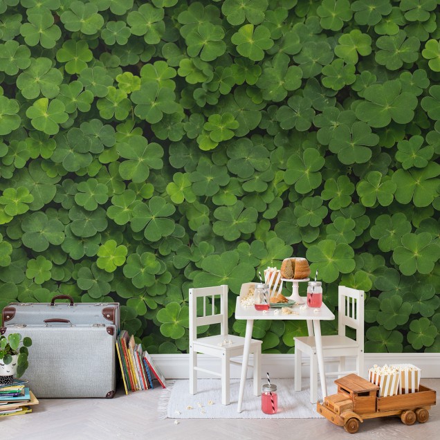 Tapet 3D cu trifoi verde, perfect pentru a crea o atmosferă relaxantă și vibrantă în casa ta.