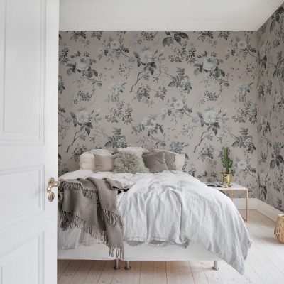 Tapet floral Thorn Rose, Early Rise, cu un design discret, perfect pentru a crea o atmosferă relaxantă și elegantă.