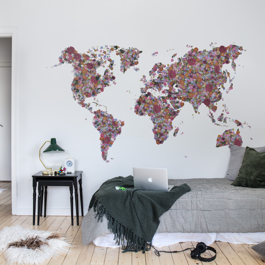 Tapet cu hartă a lumii în design floral