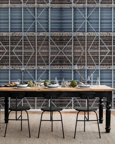 Imagine cu tapetul Beneath the Bridge, un design industrial modern, cu o structura metalica in gri si maro.