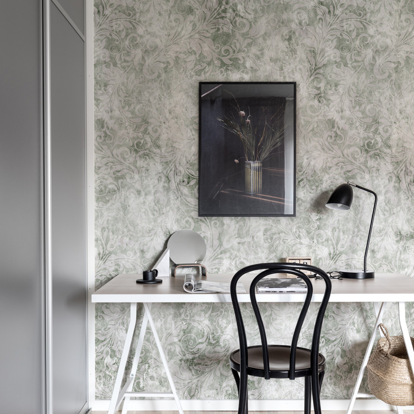 Tapet cu design floral, Twining Vines, Navy, în decorul unui dormitor