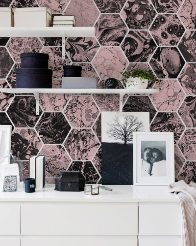 Tapet 3D cu design geometric in nuante de roz prafuit si negru.
