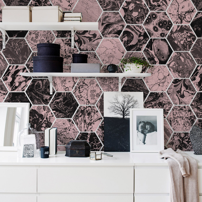 Tapet 3D cu design geometric in nuante de roz prafuit si negru.