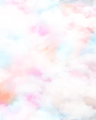 Tapet cu nori colorati in nuante pastelate de roz, albastru si portocaliu.