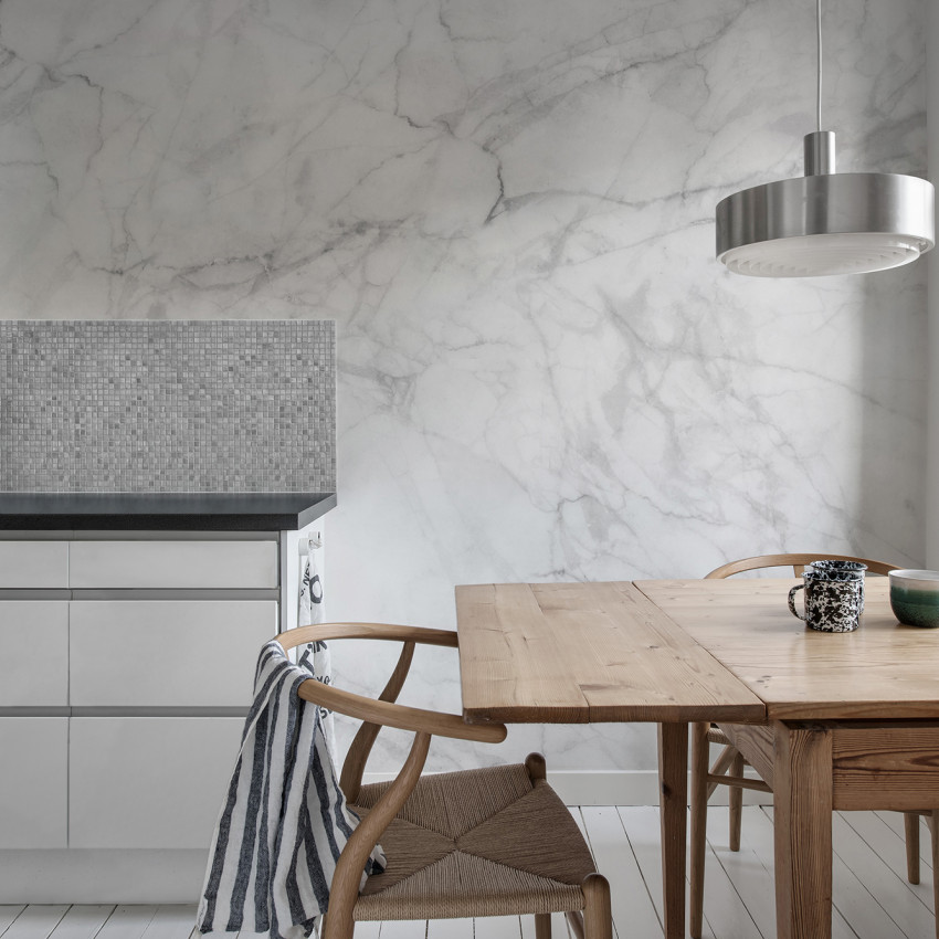 Tapet  cu design marmura, perfect pentru a crea o atmosfera eleganta si rafinata in bucatarie.