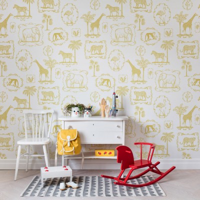 Tapet cu model grafic atragator, Animal Party, Yellow, cu diverse animale incadrate intr-un stil vintage.