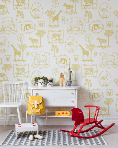 Tapet cu model grafic atragator, Animal Party, Yellow, cu diverse animale incadrate intr-un stil vintage.