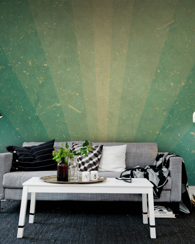 Tapet cu design vintage, cu linii curbe și culori pastelate, într-un living amenajat modern