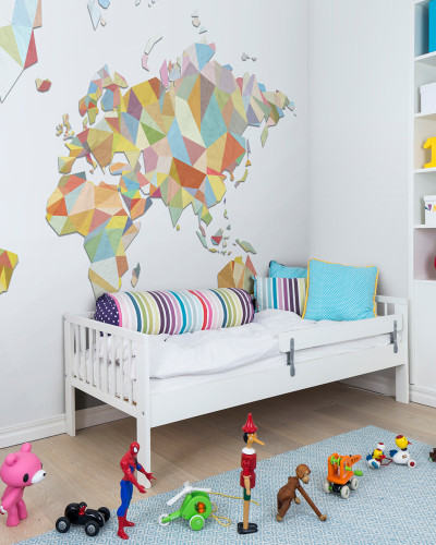 Tapet cu harta lumii in design geometric