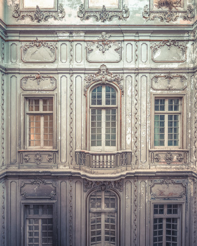 Fototapet Ruin Escape, design clasic cu un aer modern