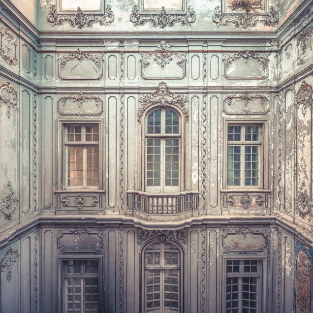 Fototapet Ruin Escape, design clasic cu un aer modern