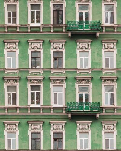 Strada Verde wallpaper cu un design elegant si o culoare verde vibranta