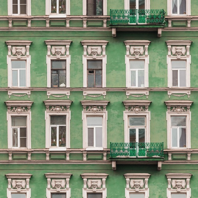 Strada Verde wallpaper cu un design elegant si o culoare verde vibranta