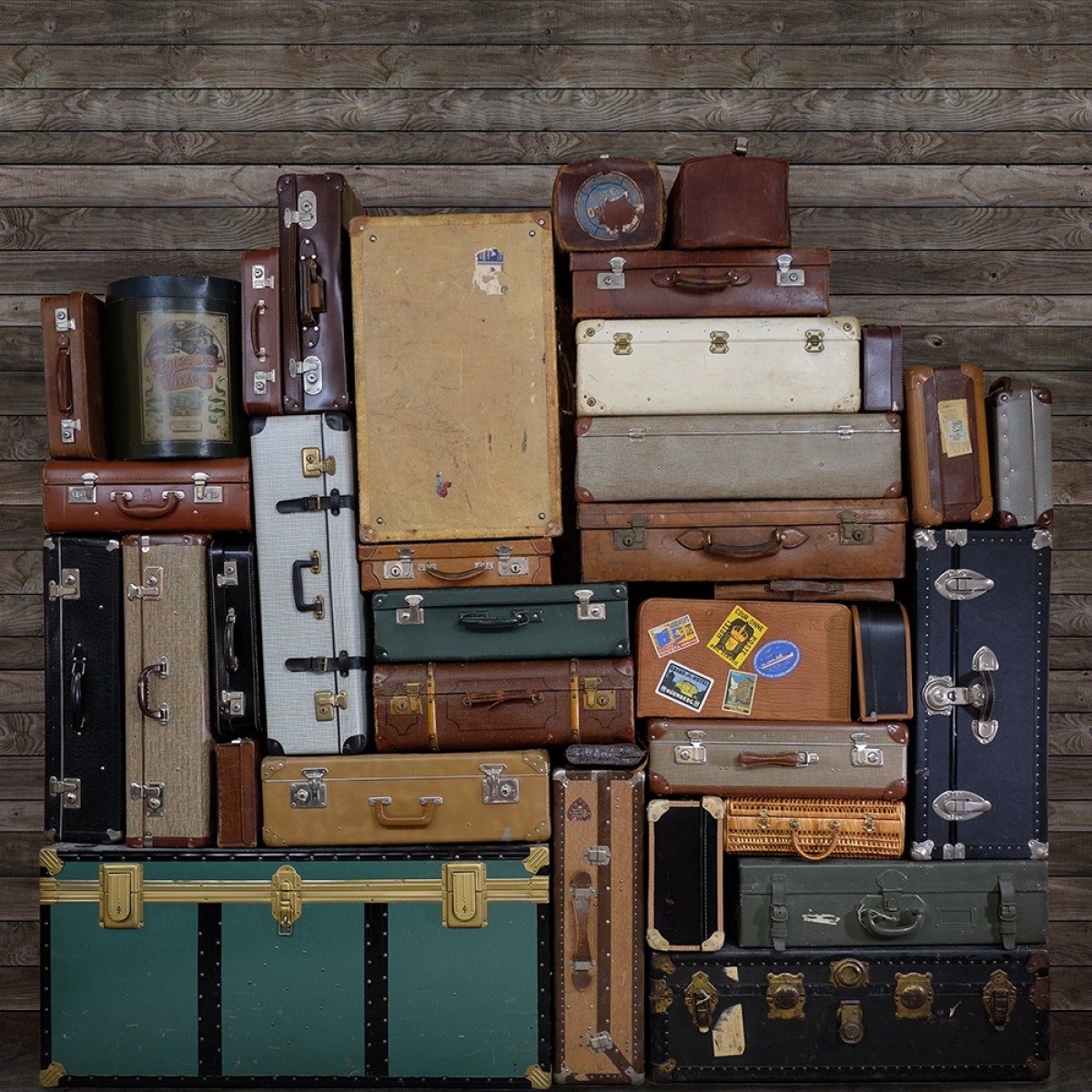 Foto tapet 3D Stacked Suitcases, Heap, personalizat, repetitiv, Rebel Walls, Fototapet living 
