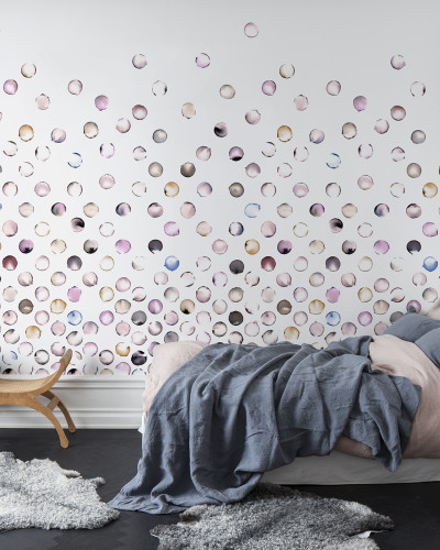Lentile pe un perete, un design contemporan si modern, cu o gama de culori delicate.