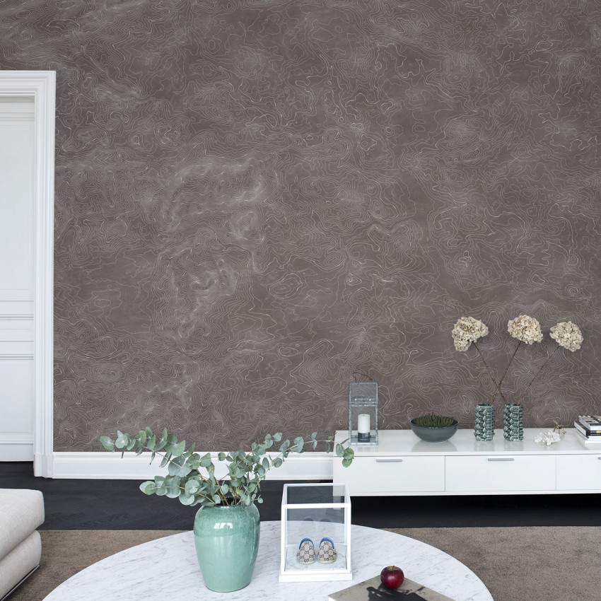 Tapet cu design modern Elevation Lines, cu linii curbe subtile pe un fundal maro
